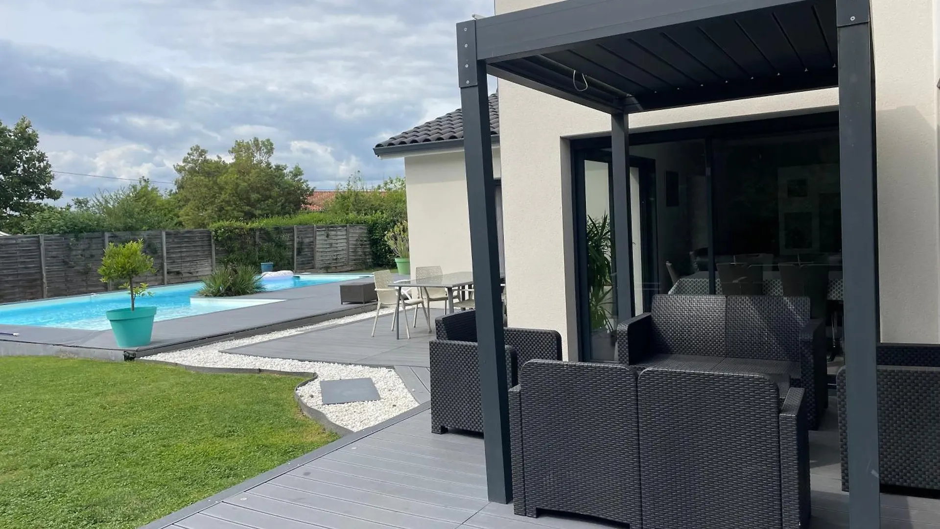 Grande Villa Avec Piscine Et Spa Longages 0*,  Francia